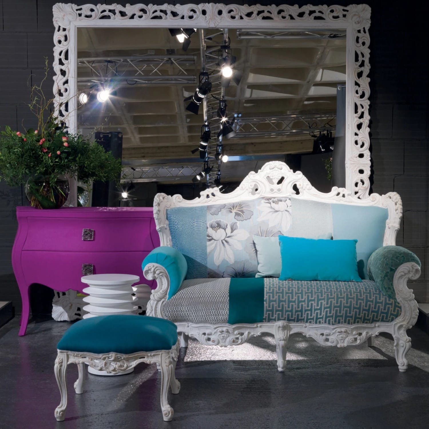 Divano luxury modello "prince relax" by Modà con pouf modello "riff" - immagine 4