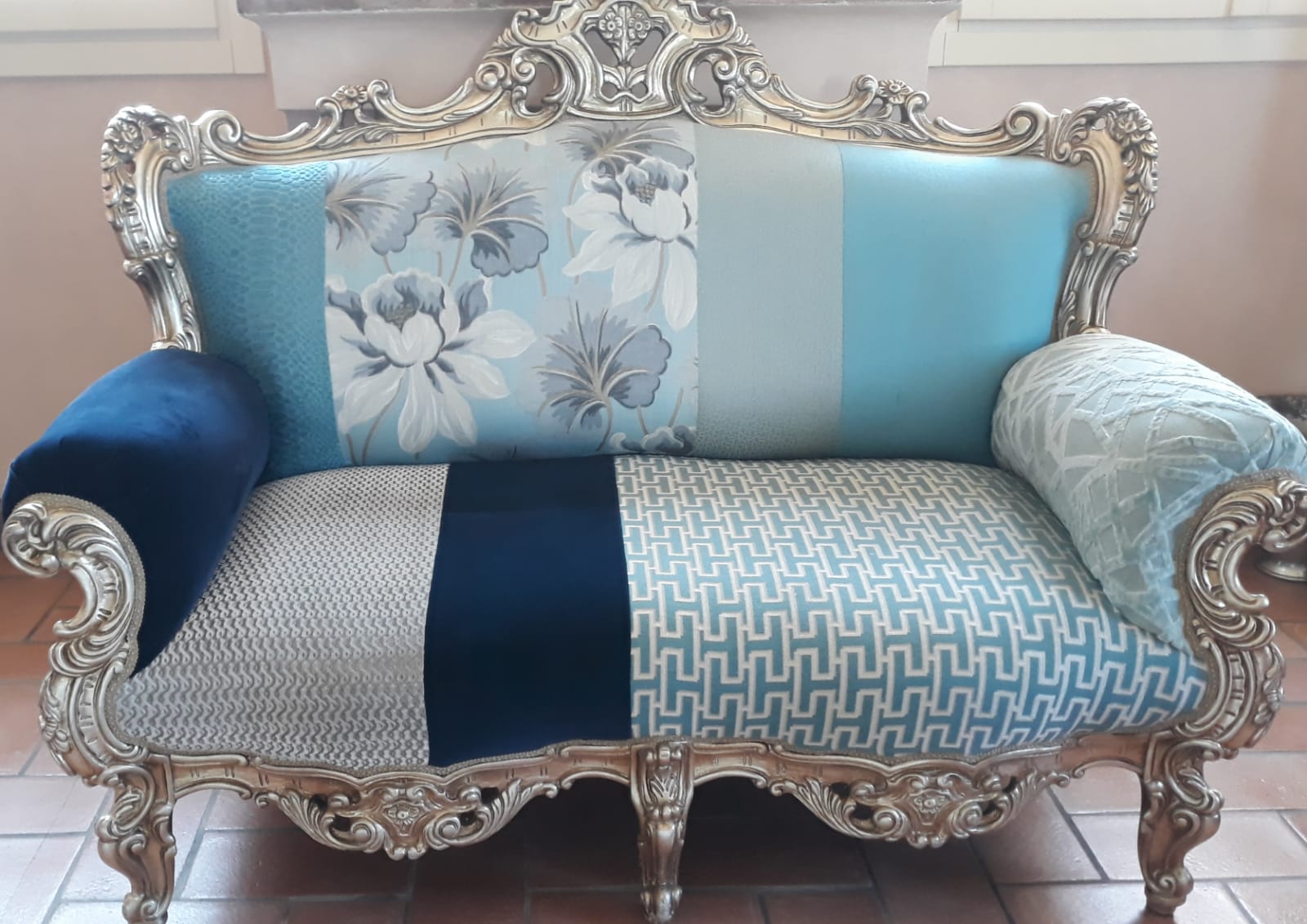 Divano luxury modello "prince relax" by Modà con pouf modello "riff" - immagine 6
