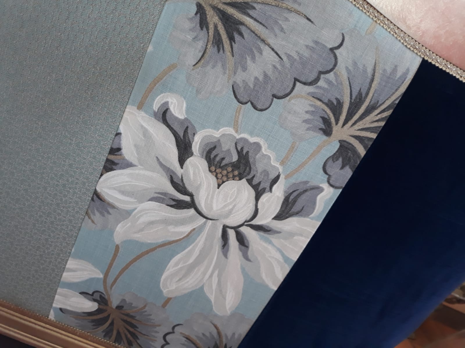 Divano luxury modello "prince relax" by Modà con pouf modello "riff" - immagine 8